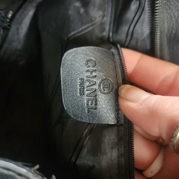 Used authentic CHANEL purse **VINTAGE** - Picture 3 of 5